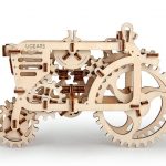 traktor mechaniczny prezentacja z boku
