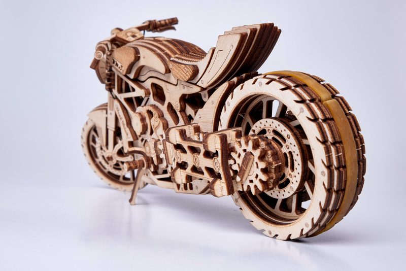 wood trick motocykl dms z boku